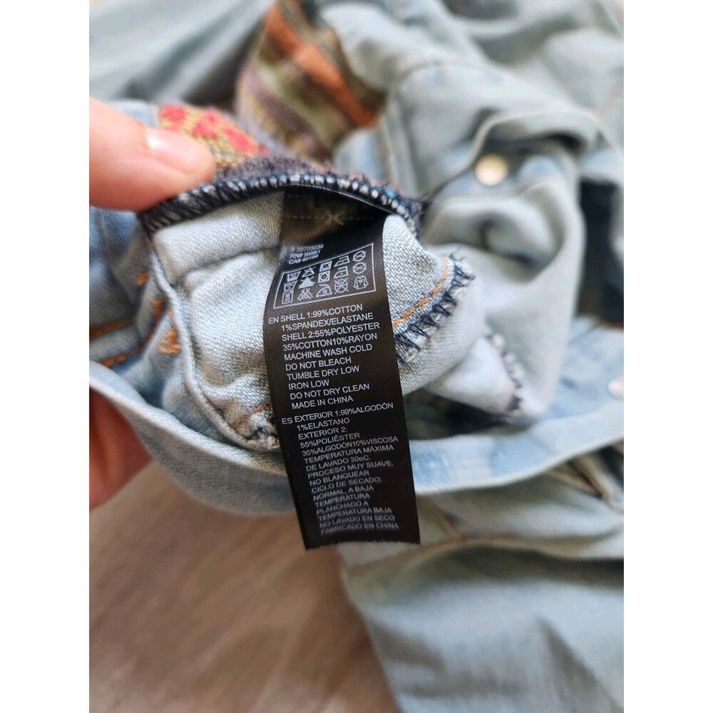 Life in Progress Cropped Denim Jacket Womens Medium Light Wash Boho Aztec GUC - Picture 5 of 11